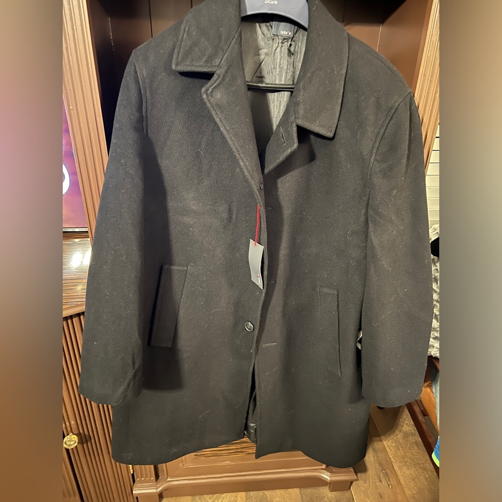 Men’s winter coat- new- size LG
